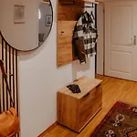 Elegant, 2 Rooms, Balcony, Kitchen Apartmán *