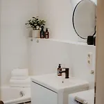 Elegant, 2 Rooms, Balcony, Kitchen * דרזדן