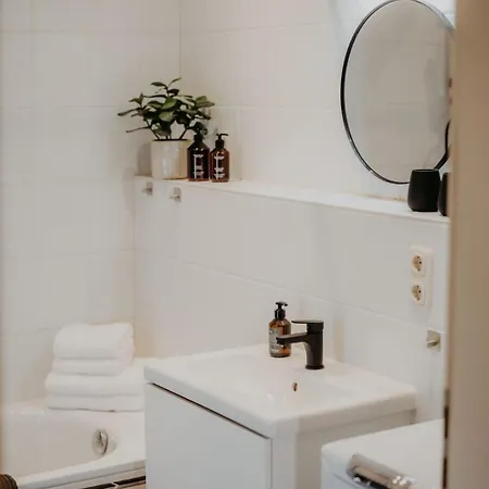 Elegant, 2 Rooms, Balcony, Kitchen * Dresden