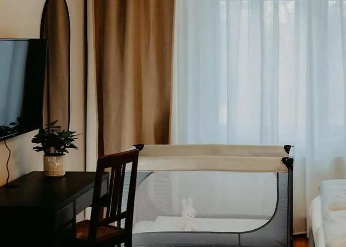 Elegant, 2 Rooms, Balcony, Kitchen Apartment *
