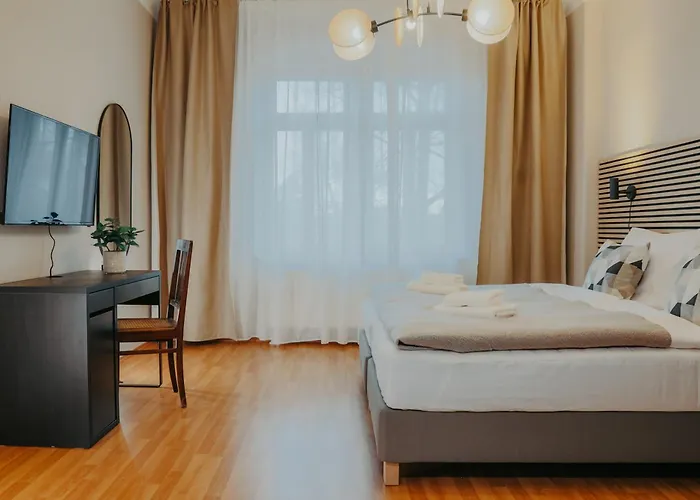 Elegant, 2 Rooms, Balcony, Kitchen